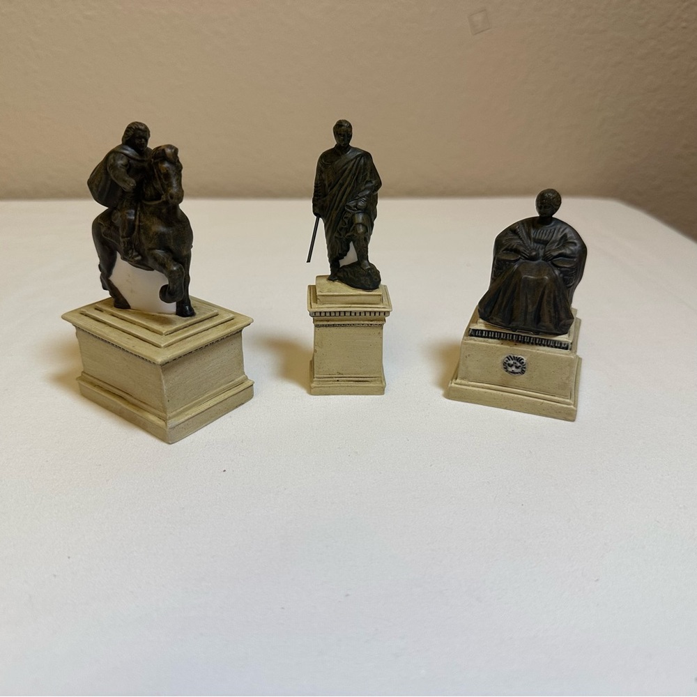 Department 56 Village Monuments‎ Set of 3 New with box #55524 Christmas Figures
